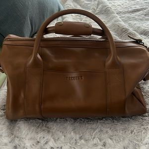 Gorgeous Tecovas leather brown duffle bag, real leather! brand new. Never worn